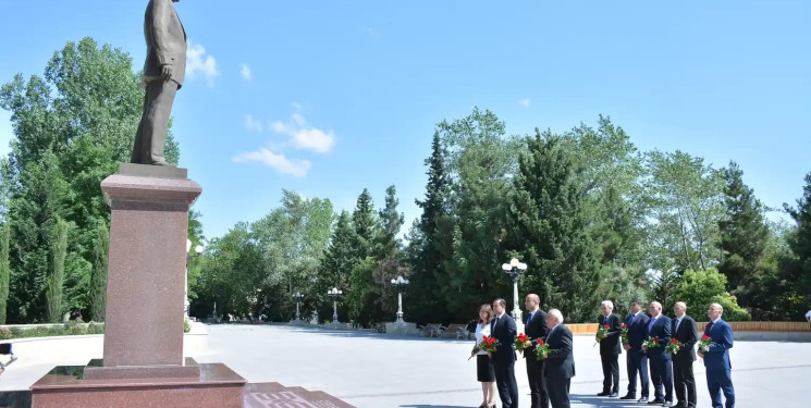 "Şəhərsalma və Memarlıq ili" çərçivəsində “Milli intibahdan müstəqil Azərbaycana: Heydər Əliyev siyasi kursunun başlanğıcı” adlı tədbir keçirilib